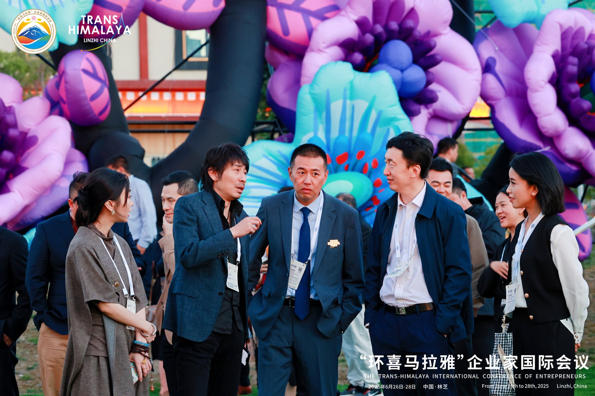詹勝主席及李楠常務副主席與西藏自治區副主席趙鵬（右二）及西藏自治區外事辦主任鮑挺（右三）交流